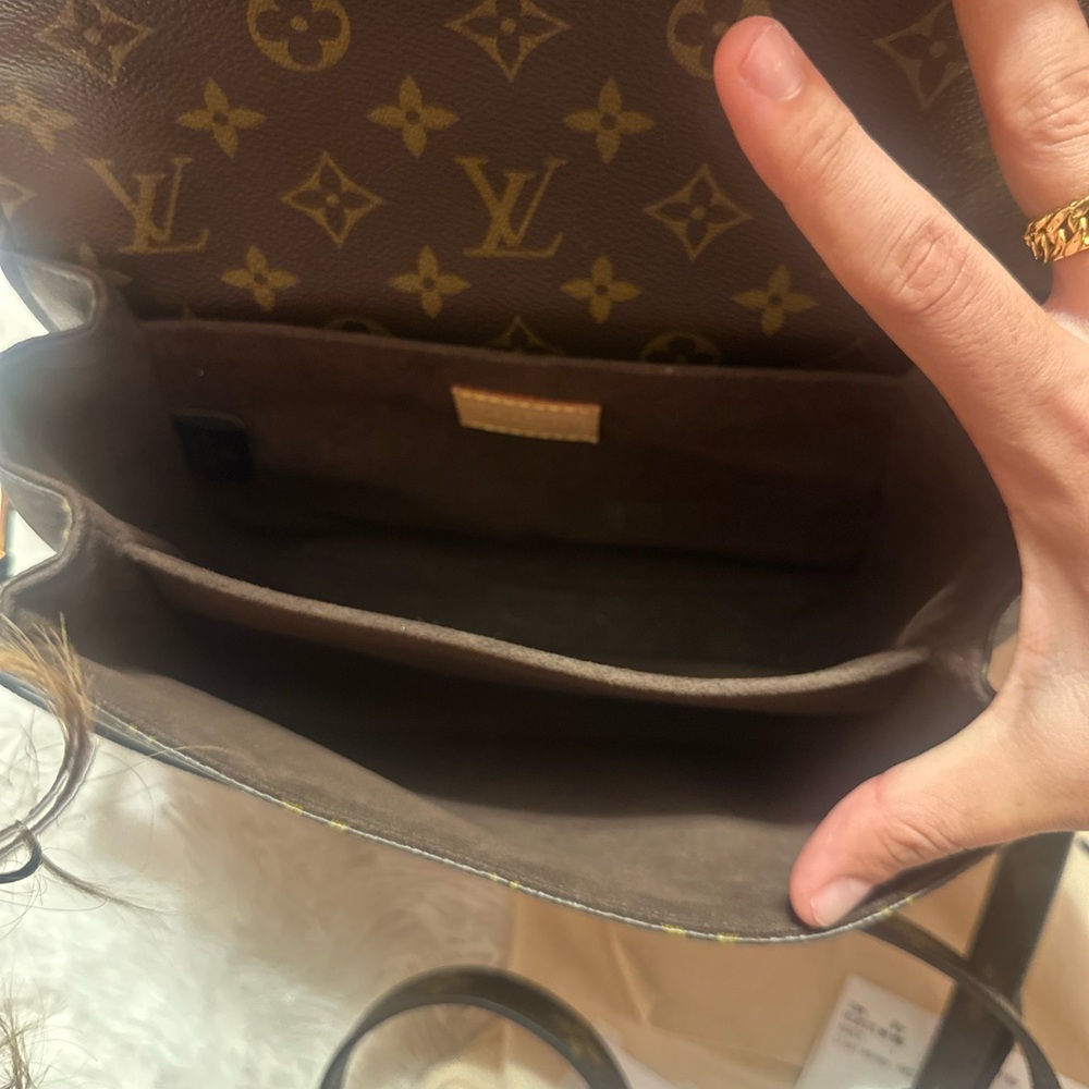 Louis Vuitton Pochette Métis Classic Monogram Crossbody Bag - Picture 10 of 16